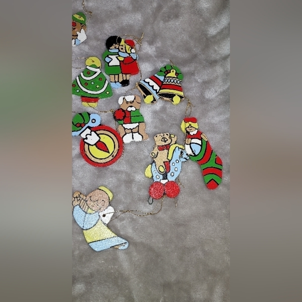 Vintage wooden hand painted both sides ornaments - Picture 4 of 4